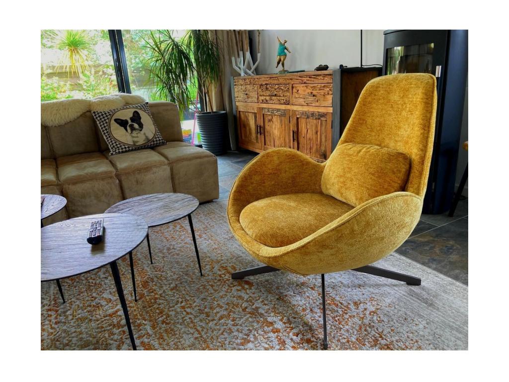 Boisona - Mustard Yellow Velvet Swivel Armchair JICZ12228